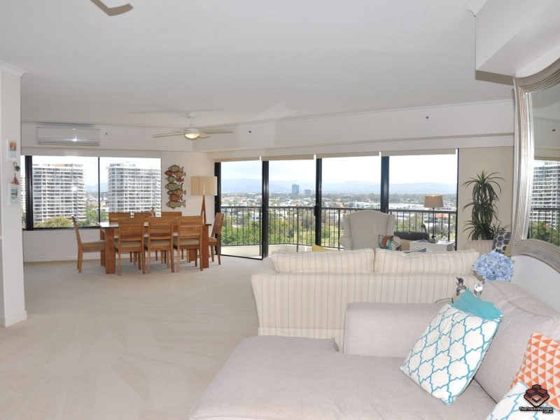 24 Breaker Street, Main Beach QLD 4217