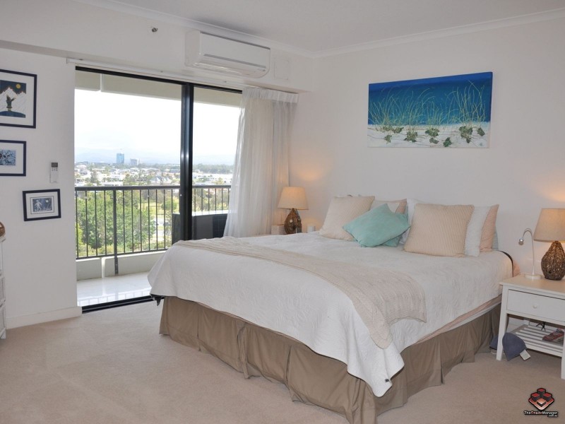 24 Breaker Street, Main Beach QLD 4217
