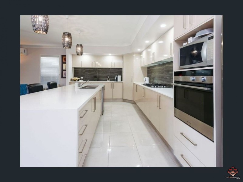 2 Keelson Crescent, Hope Island QLD 4212