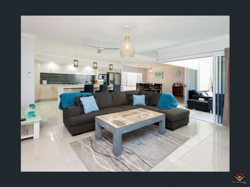 2 Keelson Crescent, Hope Island QLD 4212