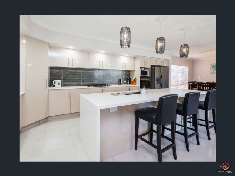 2 Keelson Crescent, Hope Island QLD 4212