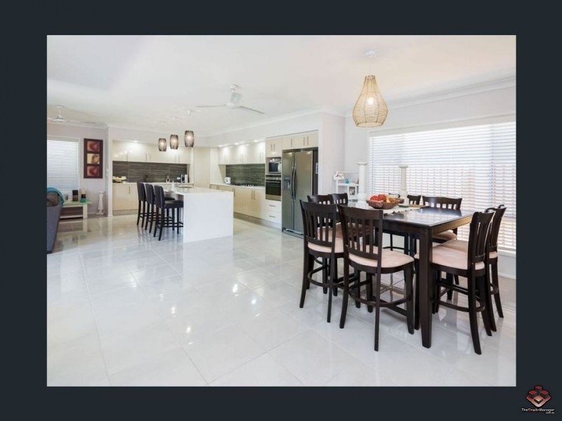2 Keelson Crescent, Hope Island QLD 4212