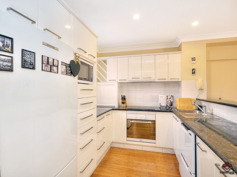 206 Cheltenham Drive, Robina QLD 4226