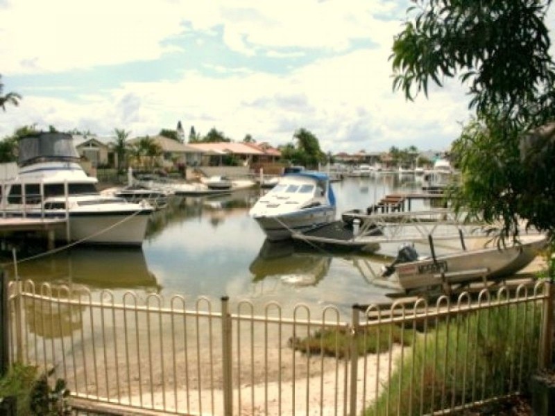 11 Tradewinds Avenue, Paradise Point QLD 4216