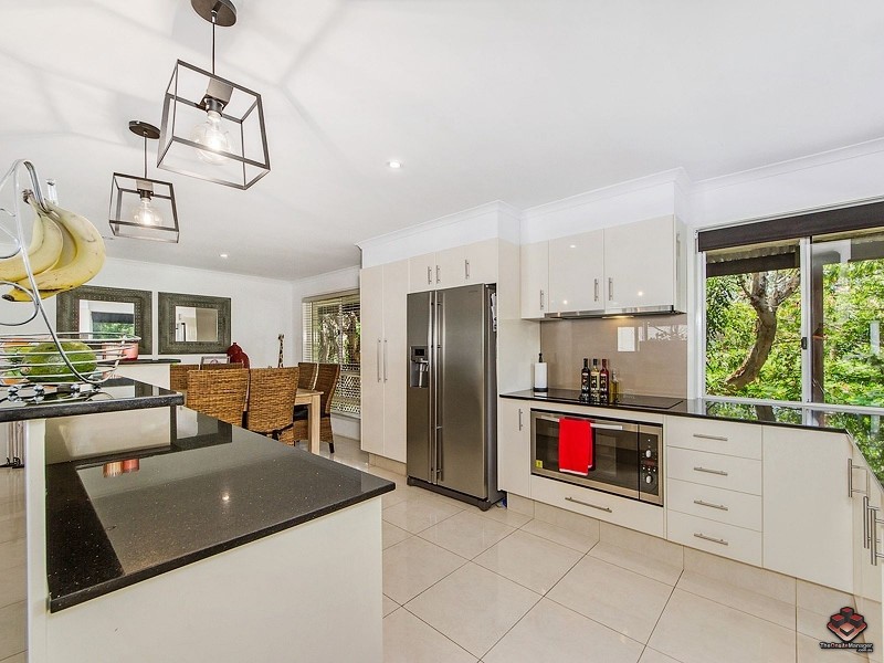 9 Rosedale Place, Helensvale QLD 4212