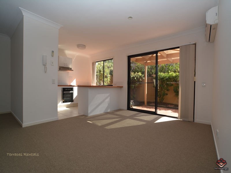 92/24 Amsonia Court, Arundel QLD 4214