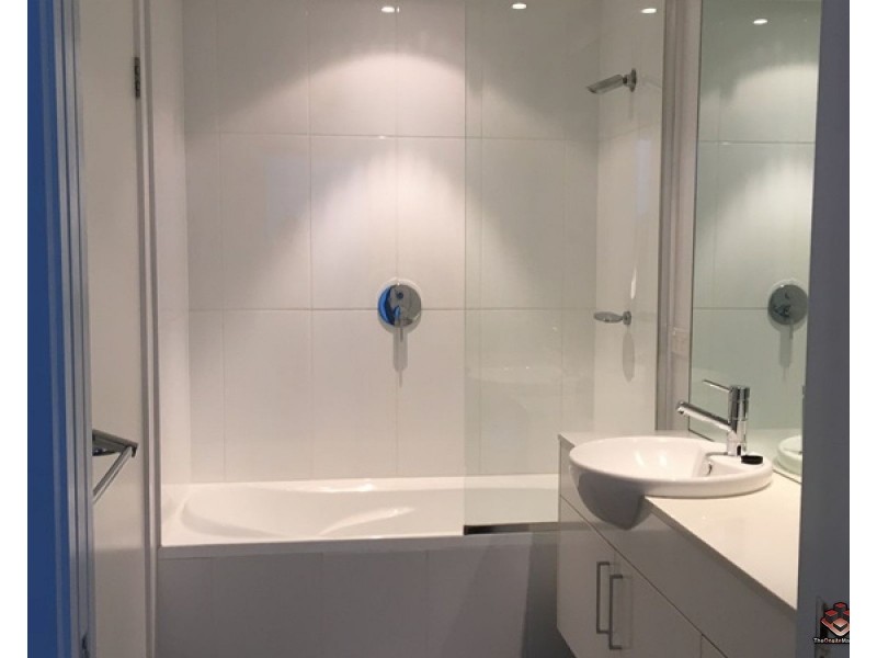 2 East Quay Drive, Biggera Waters QLD 4216