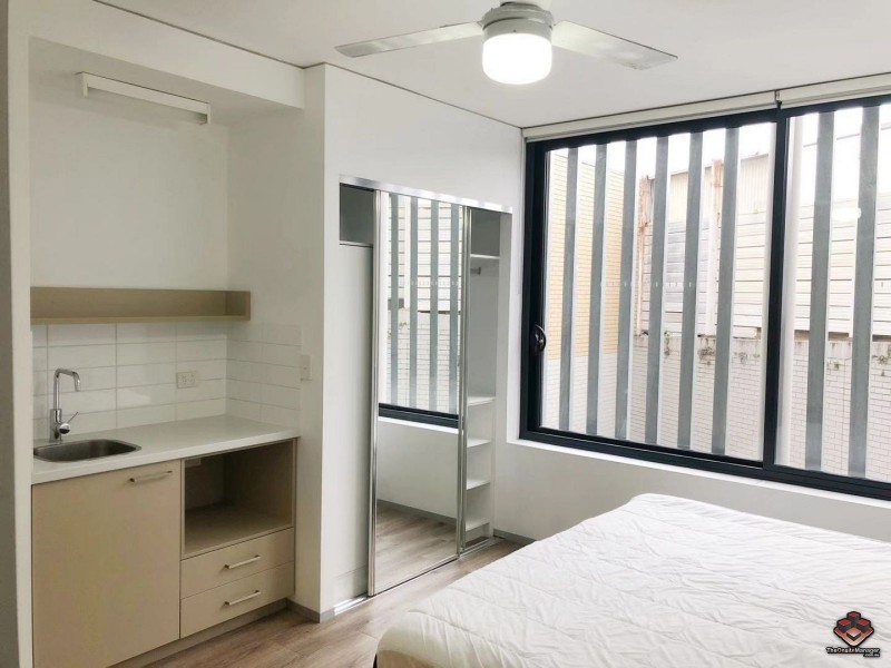 77 Jurgens Street, Woolloongabba QLD 4102