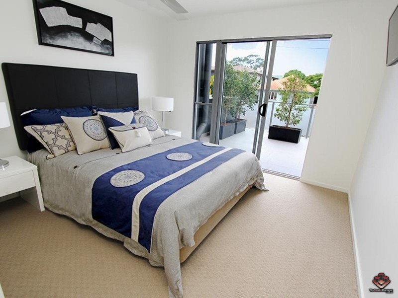 2 Laurence Street, St Lucia QLD 4067