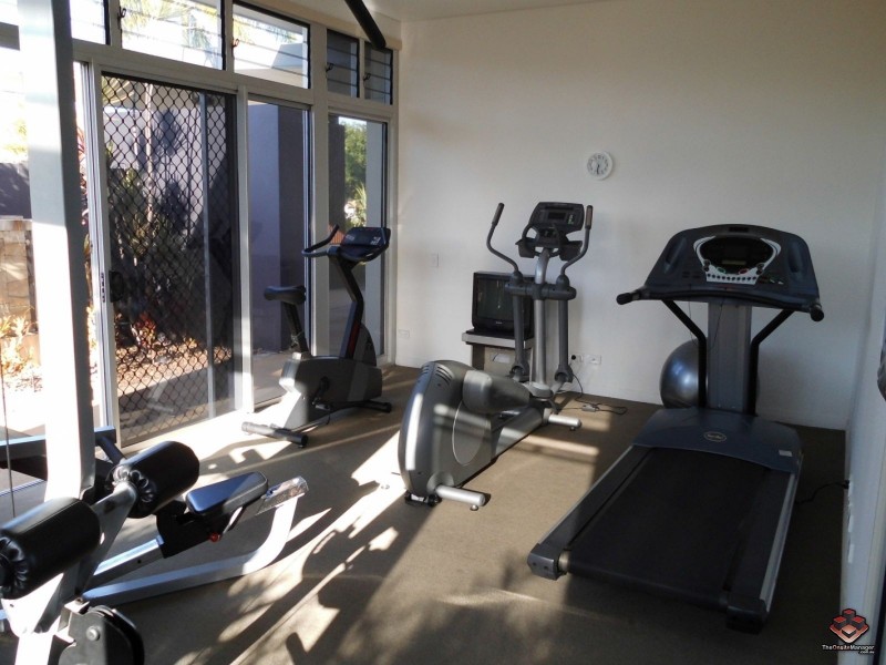 230 Pulgul Street, Urangan QLD 4655