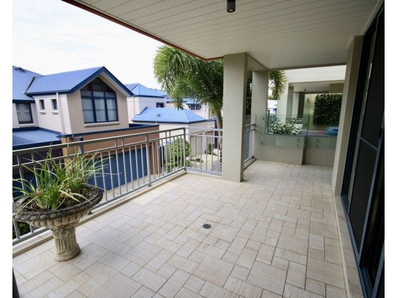 32 Central Place, Carrara QLD 4211
