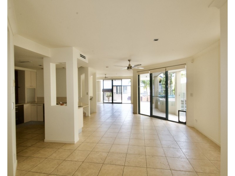 32 Central Place, Carrara QLD 4211