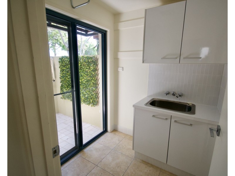 32 Central Place, Carrara QLD 4211