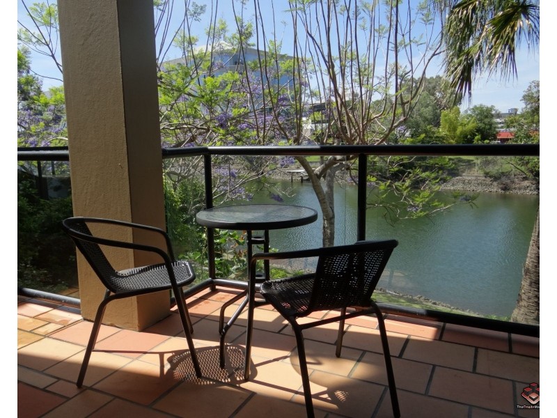 24 Slatyer Avenue, Bundall QLD 4217