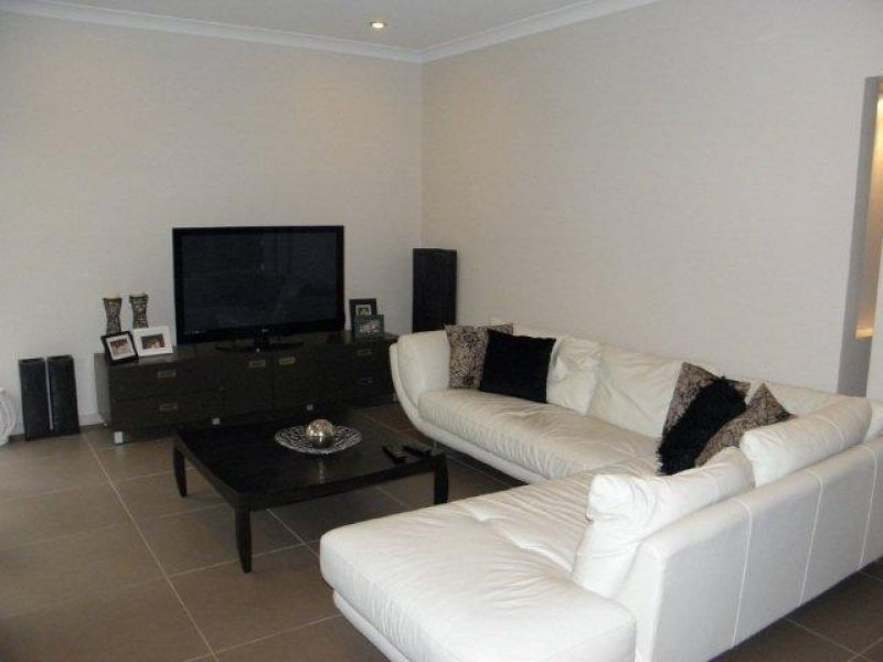 13 Chirn Crescent, Southport QLD 4215