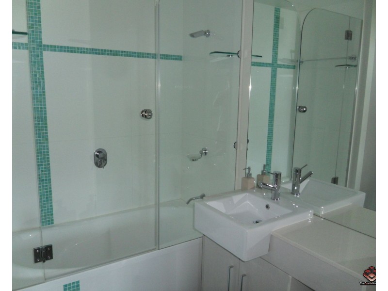 430 Marine Parade, Biggera Waters QLD 4216