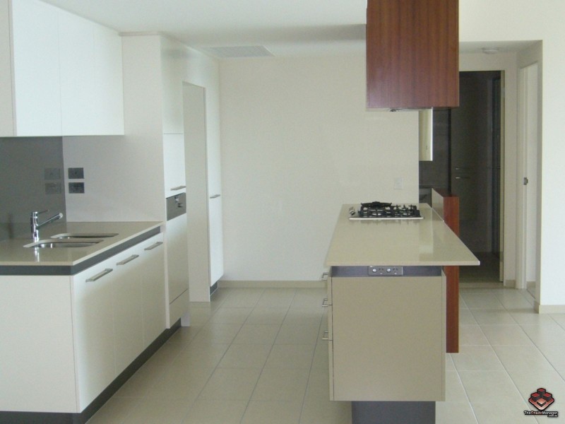 6 Mariners Drive, Townsville City QLD 4810