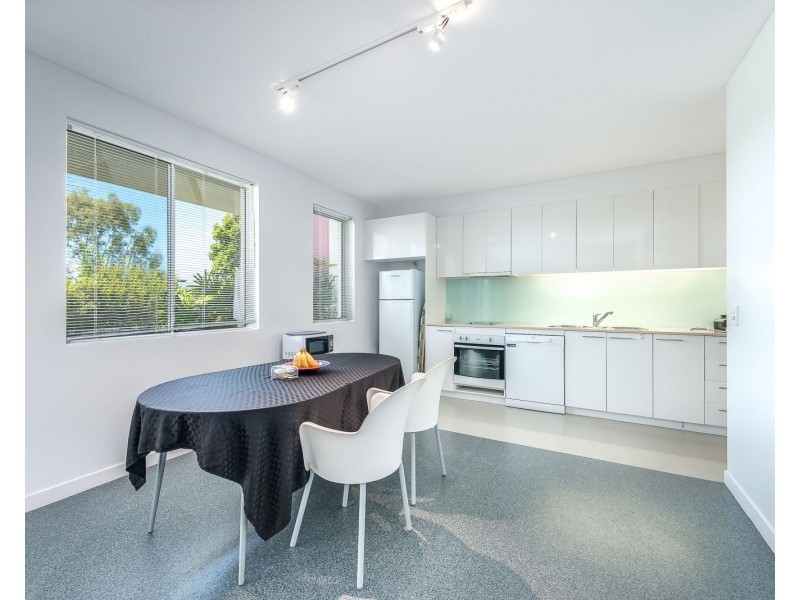 98 University Drive, Varsity Lakes QLD 4227