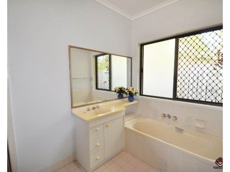 62 Carinya Street, Indooroopilly QLD 4068
