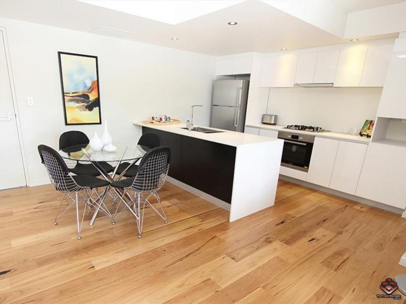 2 Laurence Street, St Lucia QLD 4067