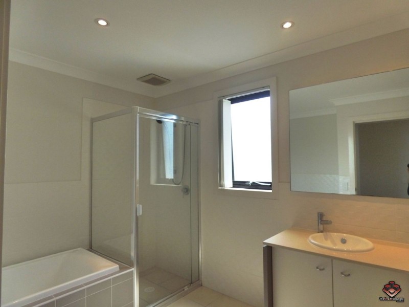 16 Surbiton Court, Carindale QLD 4152