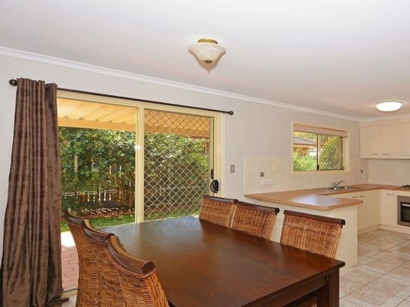 11 Earls Court, Point Vernon QLD 4655