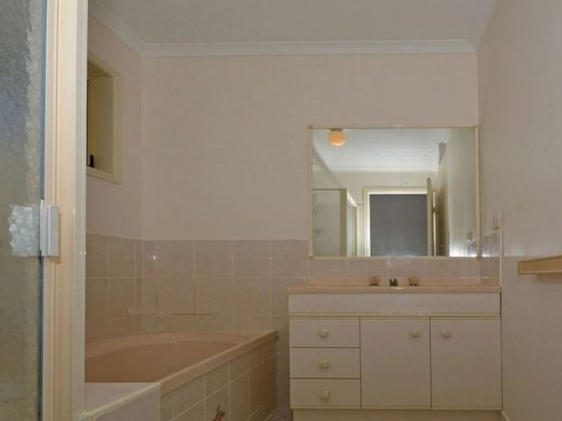 11 Earls Court, Point Vernon QLD 4655