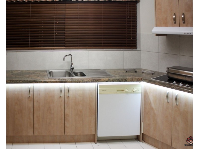 9 Bayview Street, Runaway Bay QLD 4216