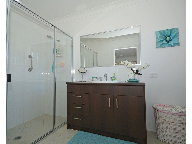 4 Burke Court, Urraween QLD 4655