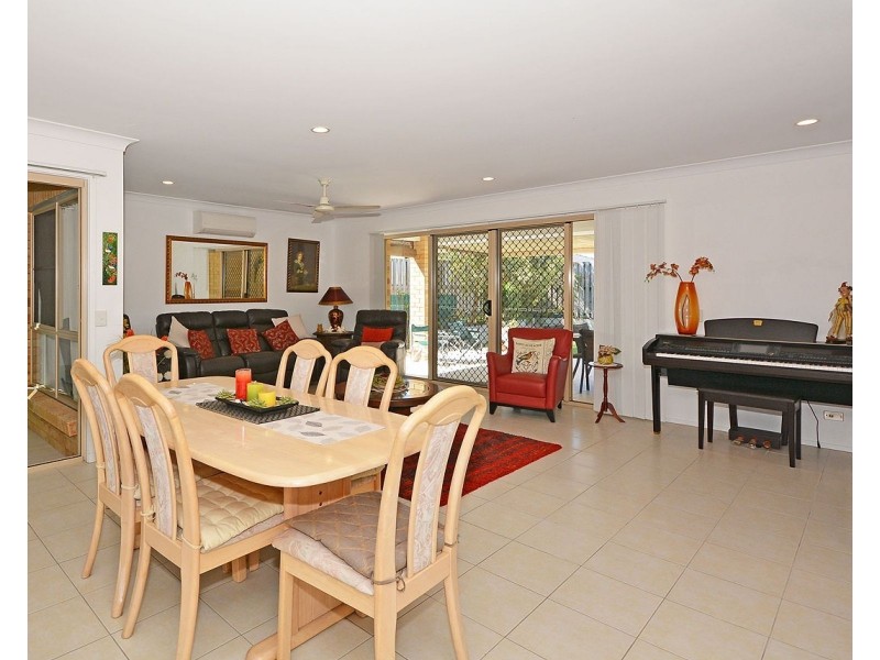 4 Burke Court, Urraween QLD 4655