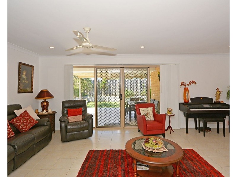 4 Burke Court, Urraween QLD 4655