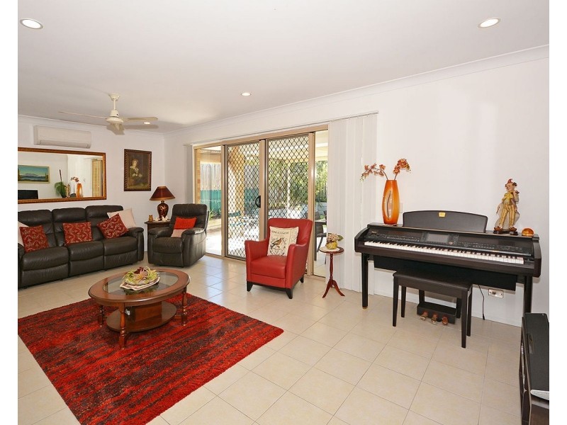 4 Burke Court, Urraween QLD 4655