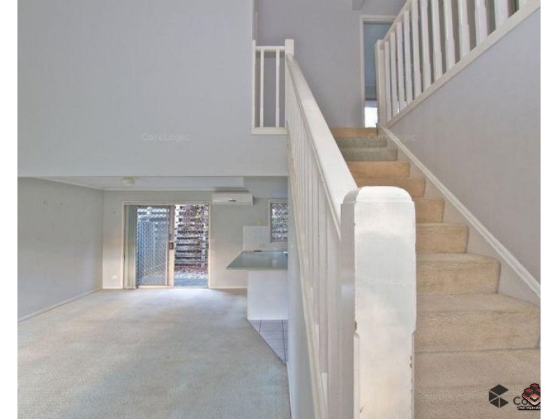 1A Alison Road, Carrara QLD 4211