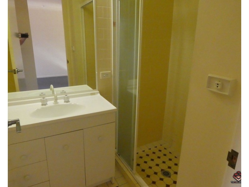 75 Brown Street, Labrador QLD 4215