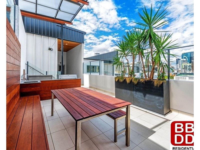 8 Dickens Street, Spring Hill QLD 4000