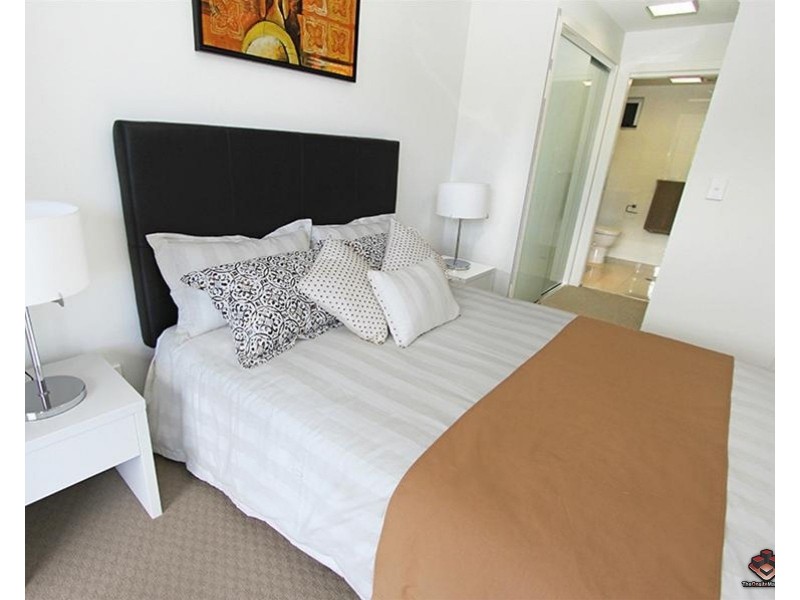2 Laurence Street, St Lucia QLD 4067
