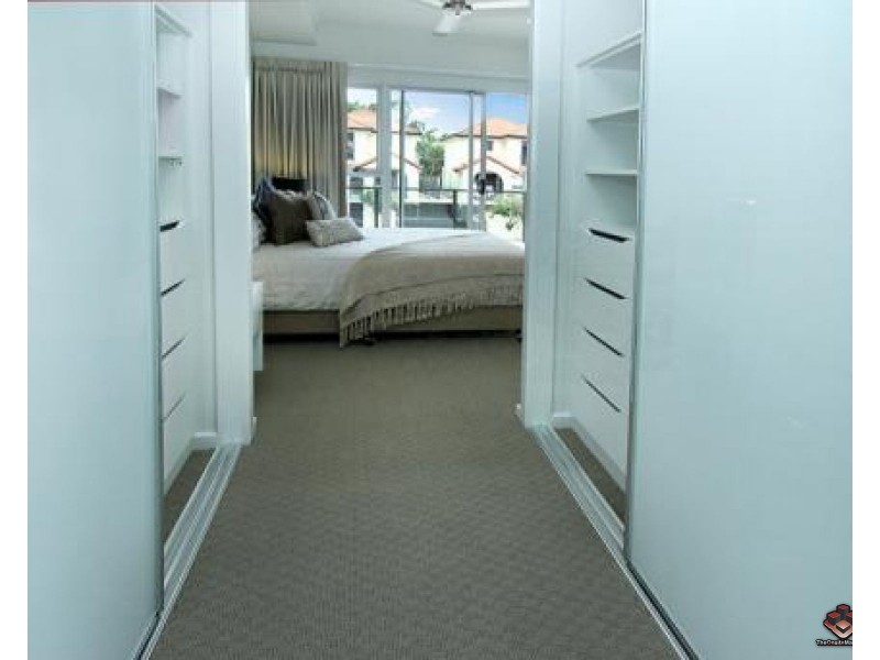 2 Laurence Street, St Lucia QLD 4067