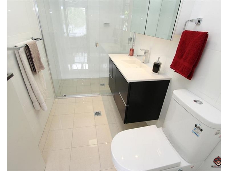 2 Laurence Street, St Lucia QLD 4067