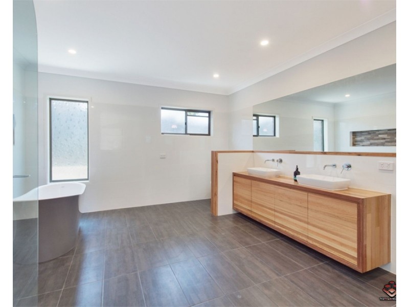 12 California Drive, Oxenford QLD 4210