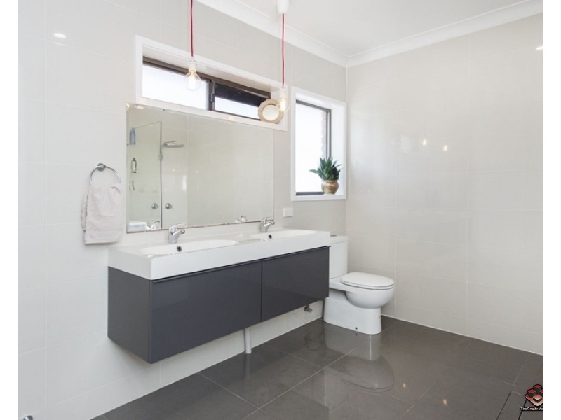 12 California Drive, Oxenford QLD 4210