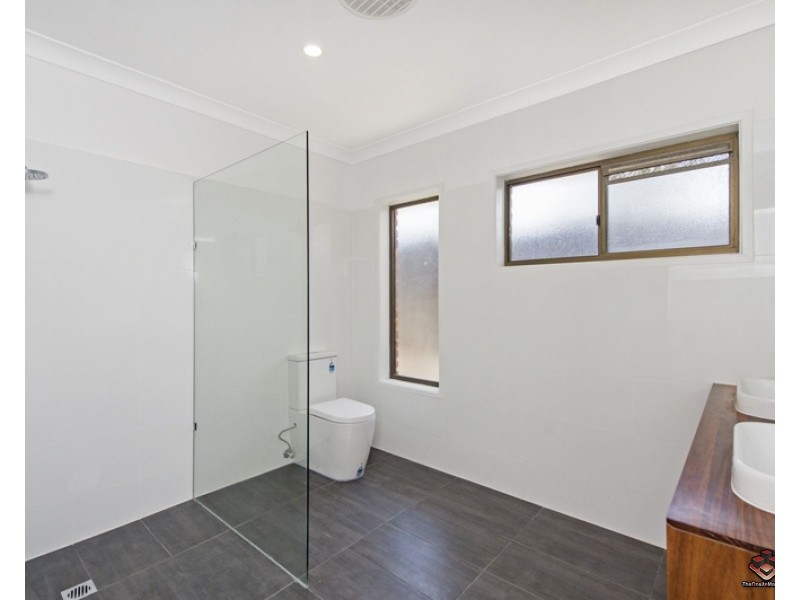 12 California Drive, Oxenford QLD 4210