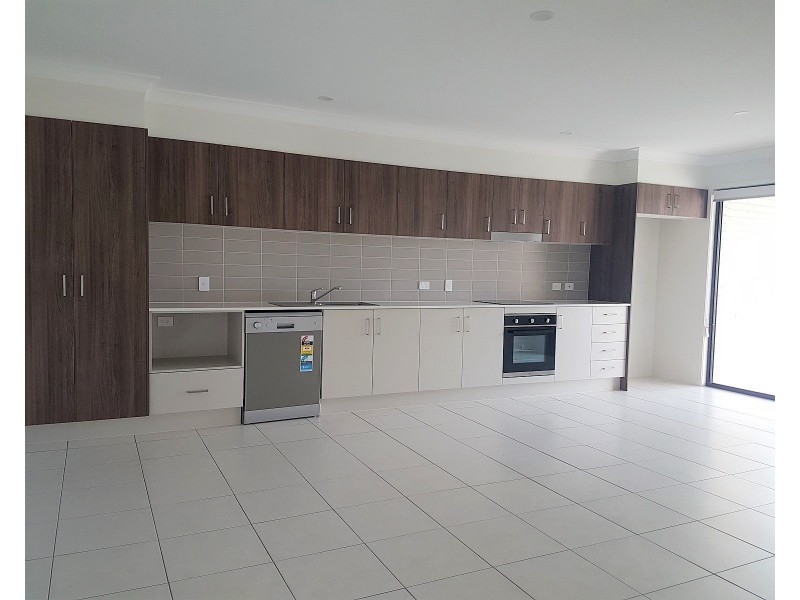1/6 Imperial Circuit, Eli Waters QLD 4655