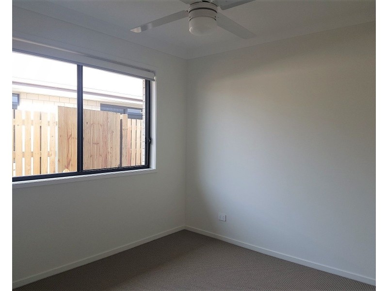 1/6 Imperial Circuit, Eli Waters QLD 4655