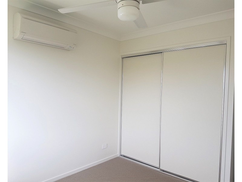 1/6 Imperial Circuit, Eli Waters QLD 4655