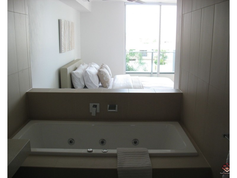 53 Darrambal Street, Surfers Paradise QLD 4217