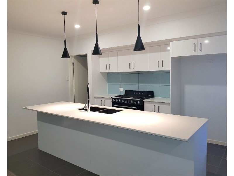 15 Imperial Circuit, Eli Waters QLD 4655