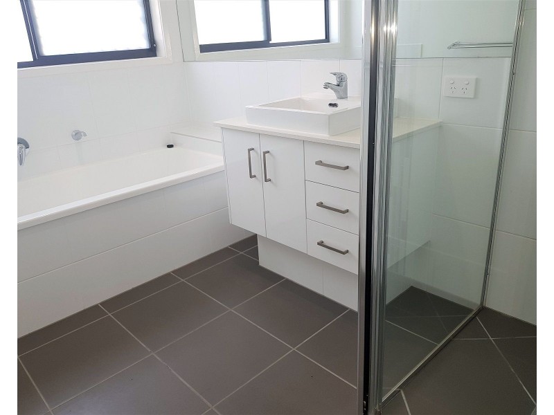 15 Imperial Circuit, Eli Waters QLD 4655