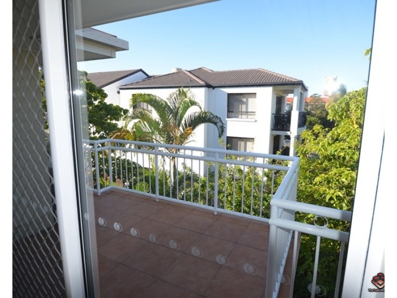 37 Mawarra Street, Chevron Island QLD 4217