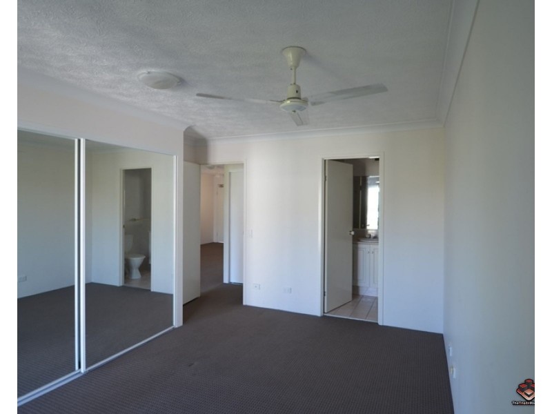 37 Mawarra Street, Chevron Island QLD 4217