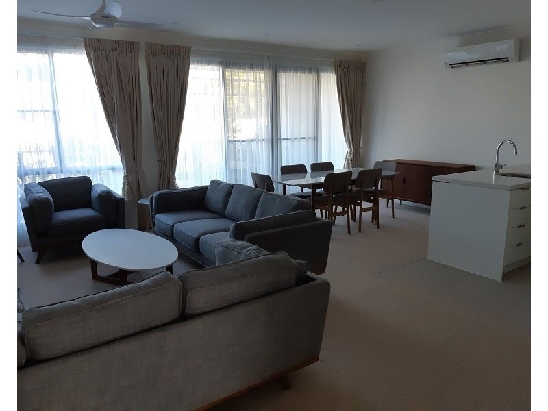 3031 The Boulevard, Carrara QLD 4211